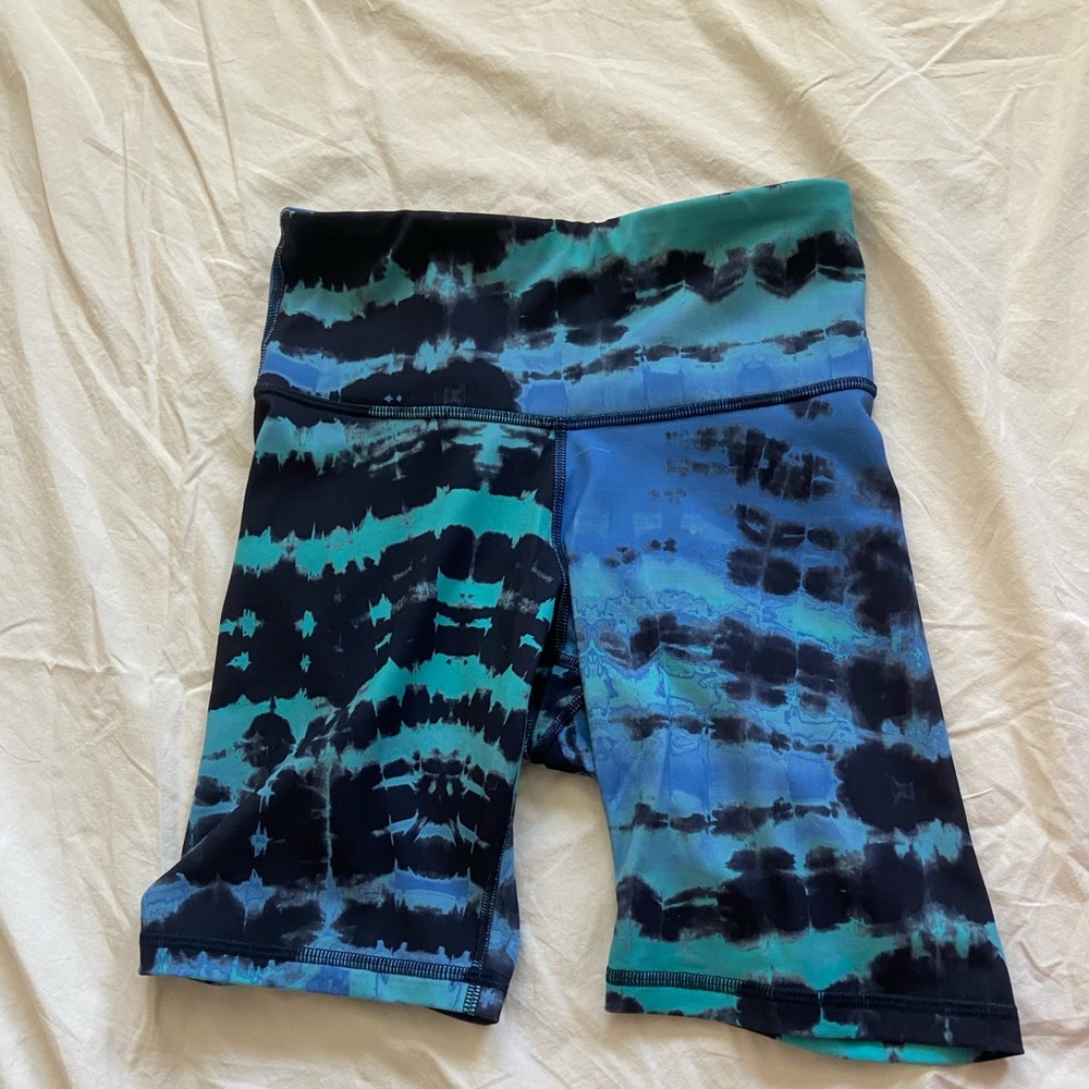 Tie-dye biker shorts
